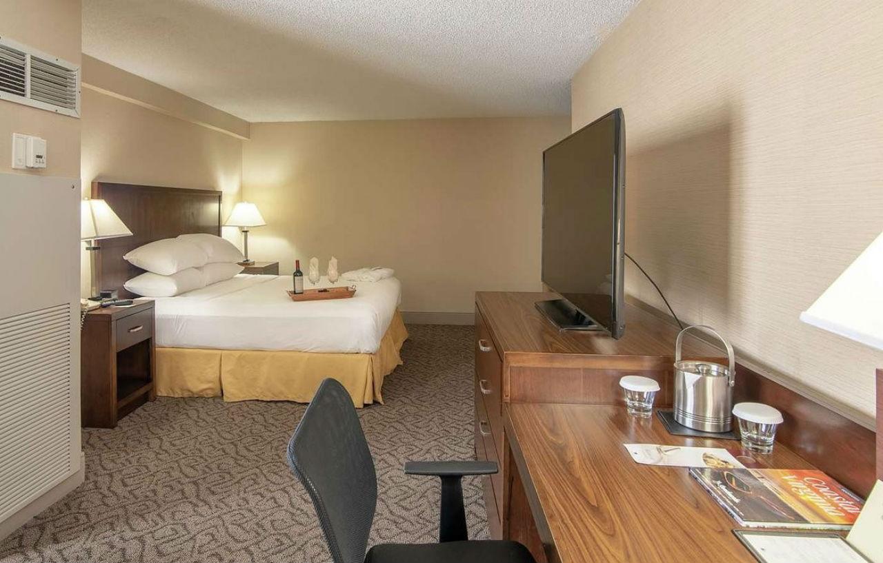 Doubletree By Hilton Norfolk Airport Hotell Exteriör bild