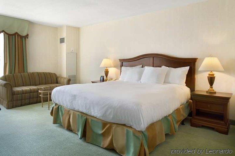 Doubletree By Hilton Norfolk Airport Hotell Exteriör bild