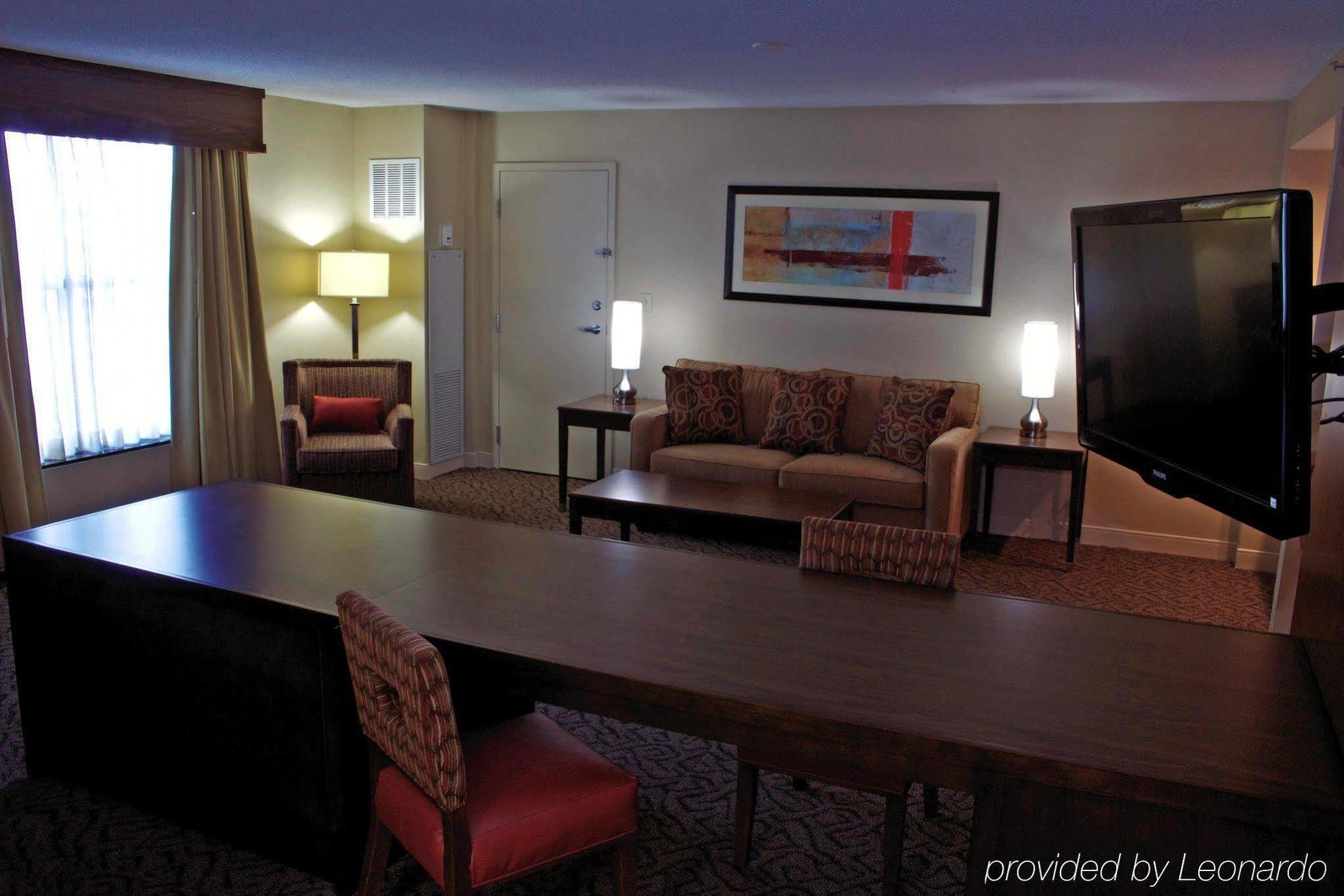 Doubletree By Hilton Norfolk Airport Hotell Exteriör bild